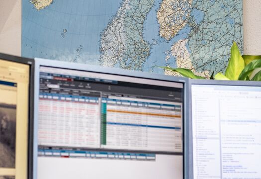 Bildschirm zur europaweiten Tourenplanung mit Landkarte im Hintergrund.