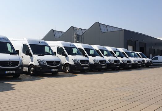 Kleintransporter Mercedes-Benz Sprinter als Flotte auf dem Betriebshof von euro.COURIER.