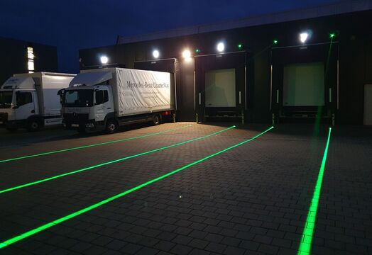 Verladung Fahrzeug für Overnight Express Lieferung.