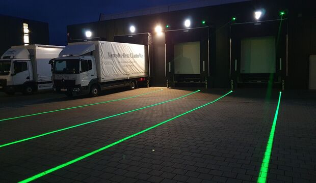 Verladung Fahrzeug für Overnight Express Lieferung.