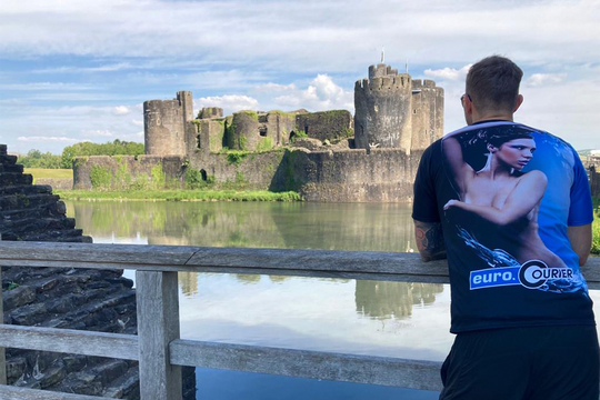 Kurierfahrt Richtung Schottland mit einem Halt an einem schottischem Castle.
