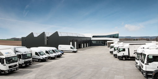 Lorry pitch at euro.COURIER, the futuristic company headquarters for special trips in the background.
