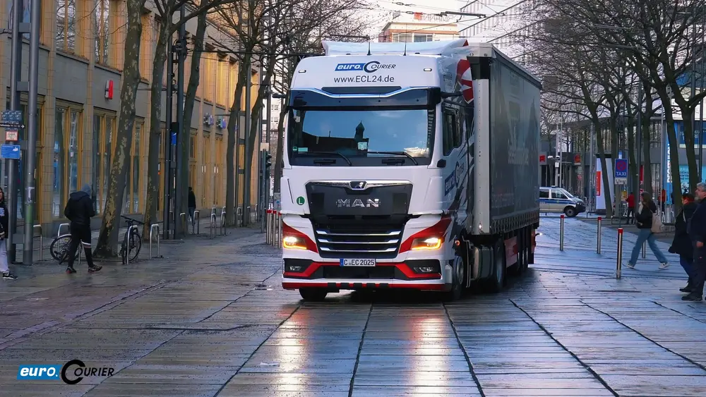 ECl Sattelzug in der Chemnitzer Innenstadt.